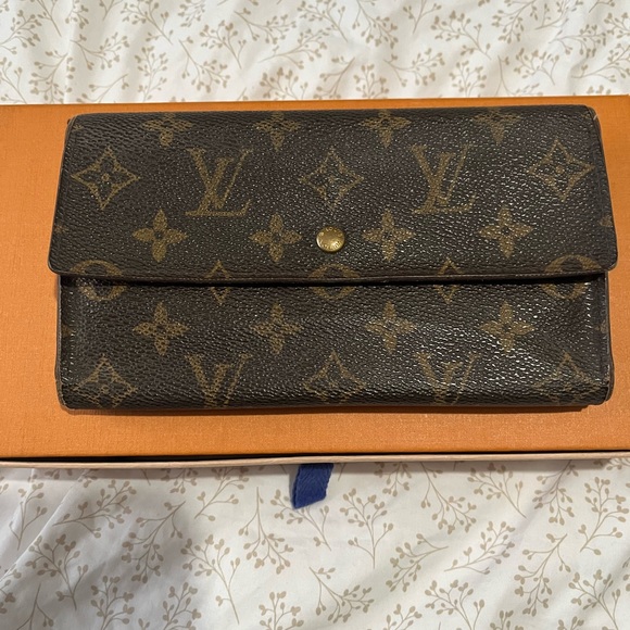 LV Monogram international Long wallet ***BOX SOLD SEPARATELY*** - Picture 2 of 10